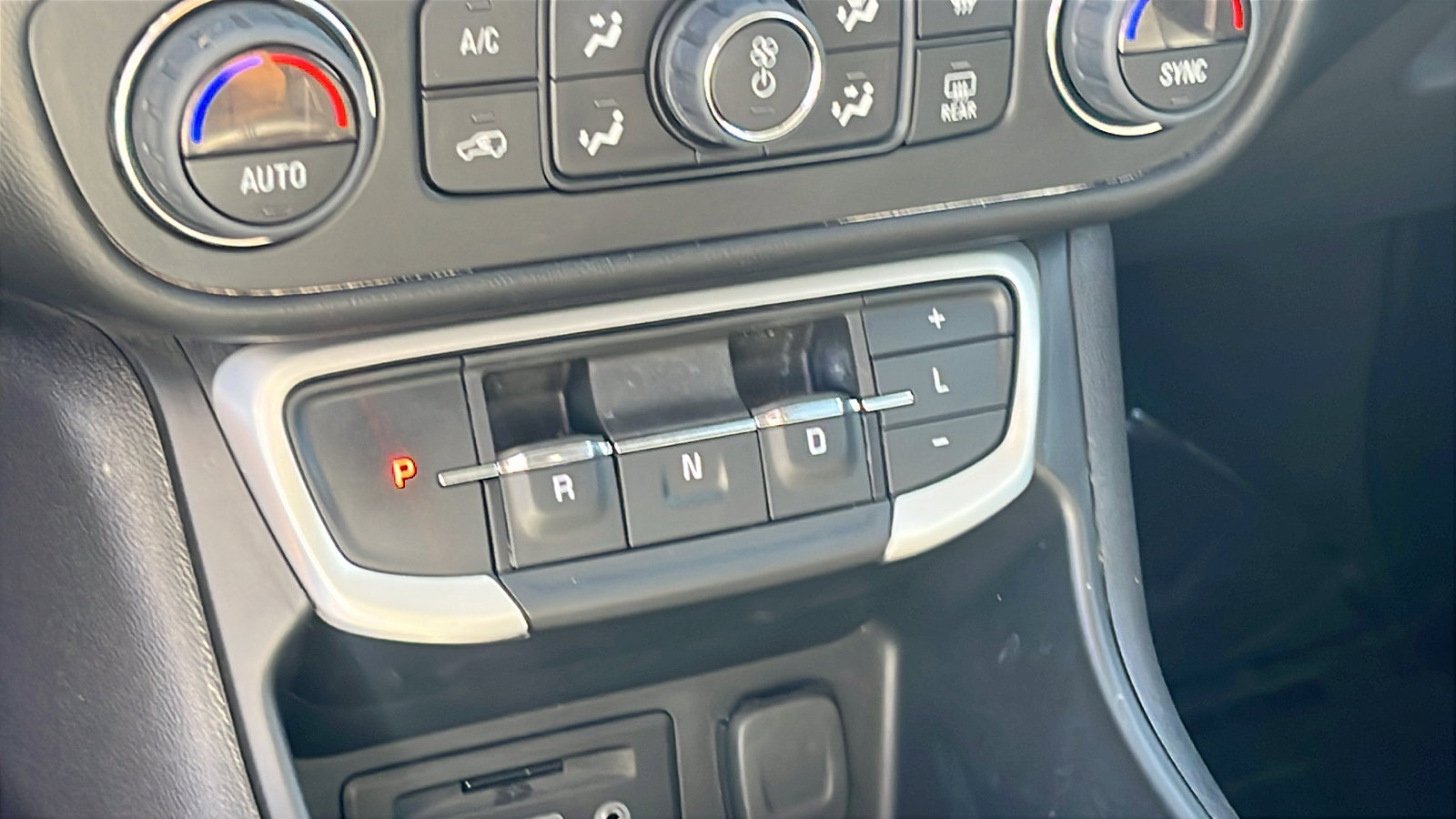 Certified 2022 GMC Terrain SLT w/ Infotainment Package II image 21