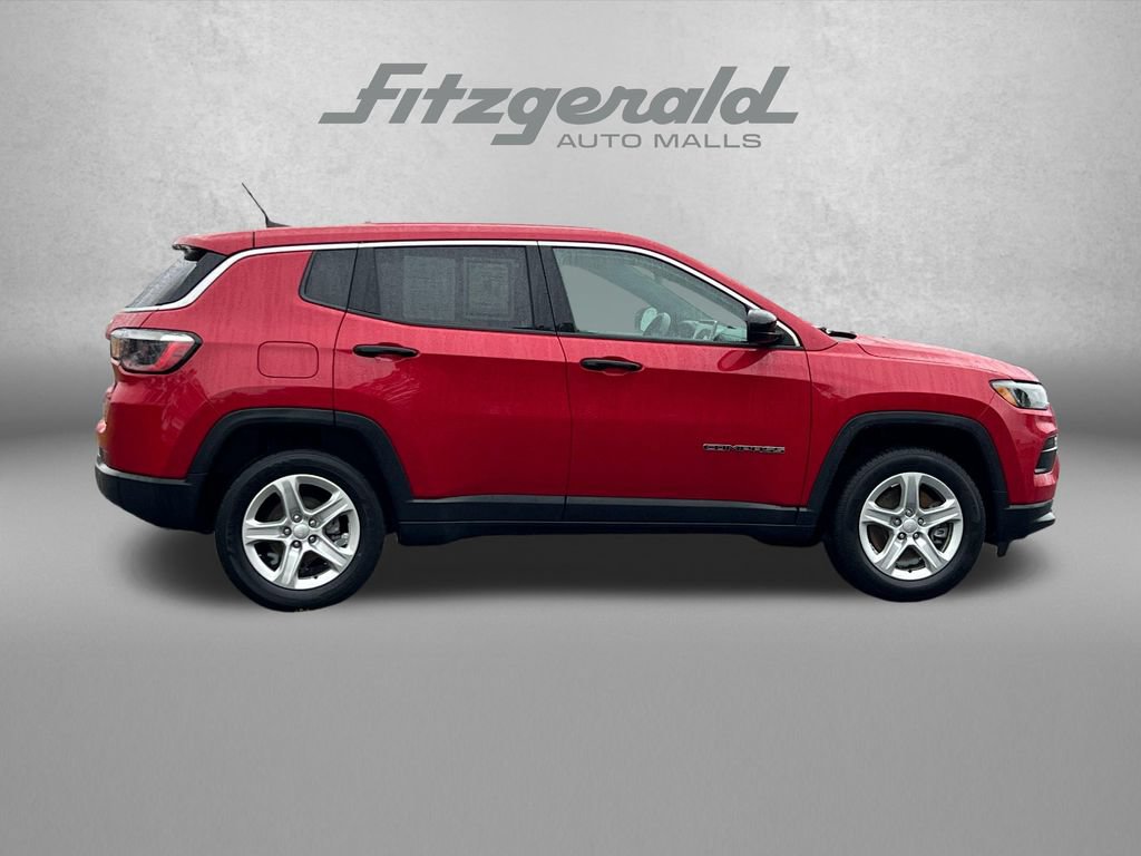 Used 2023 Jeep Compass Sport AWD/4WD image 3