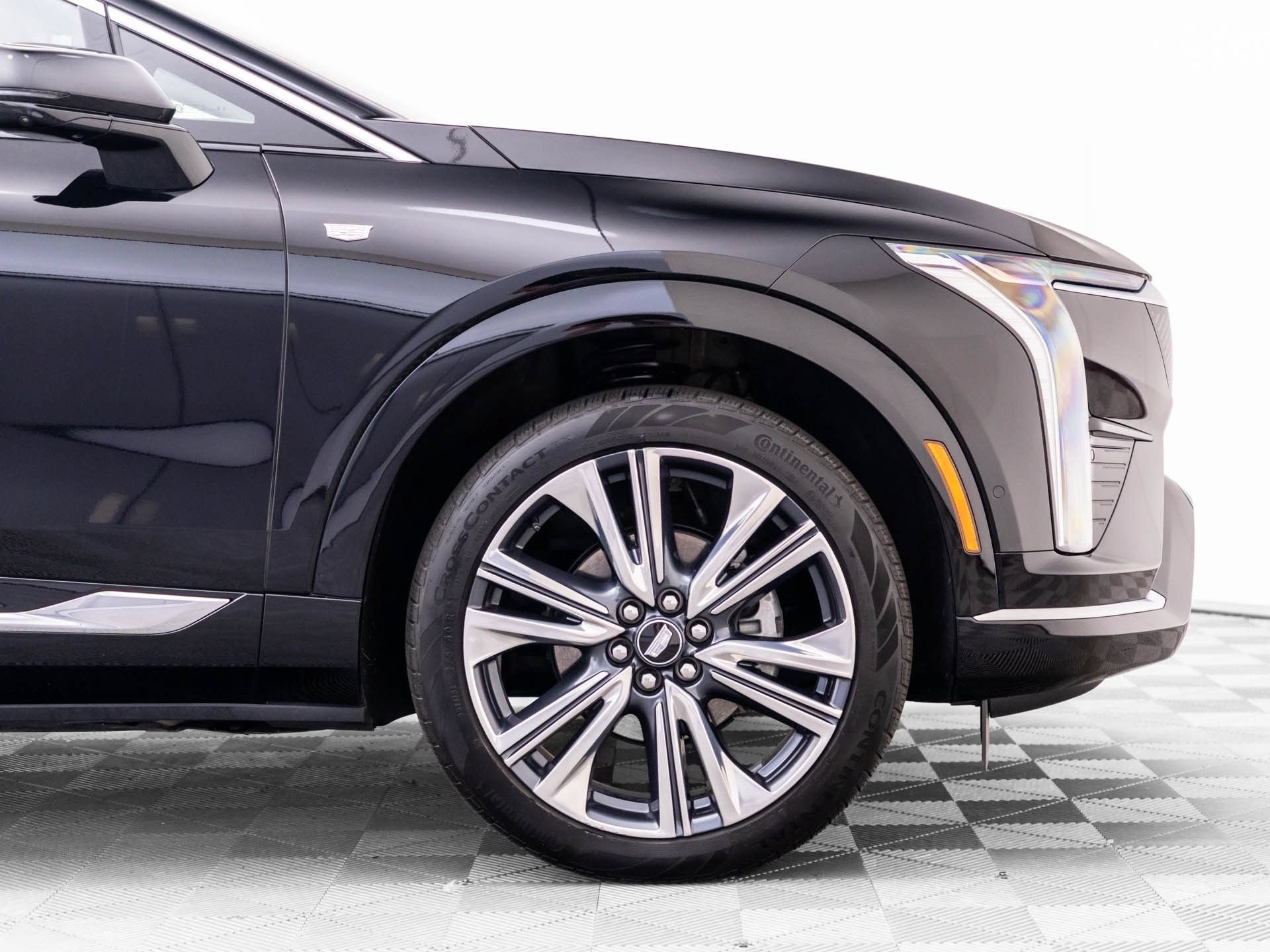 Used 2025 Cadillac Optiq Luxury 2 AWD/4WD image 35