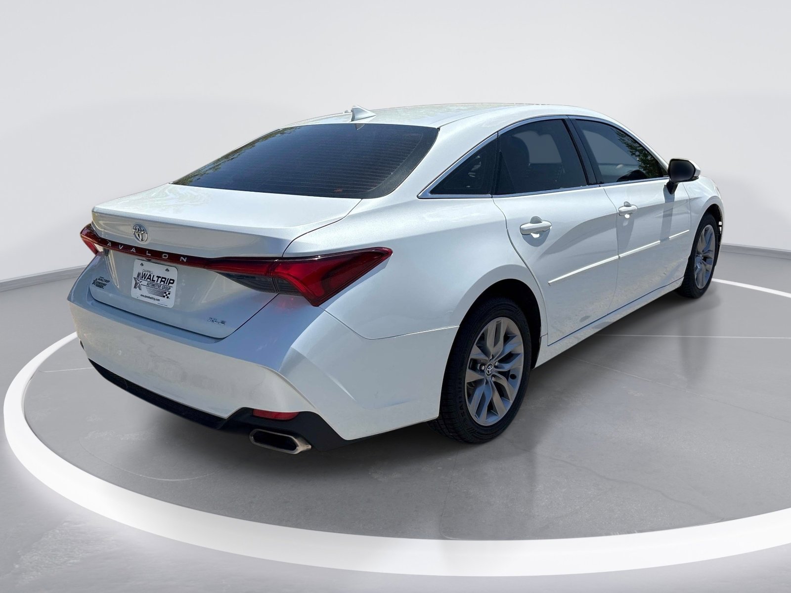 Used 2020 Toyota Avalon XLE w/ All Weather Liner Package FWD image 8