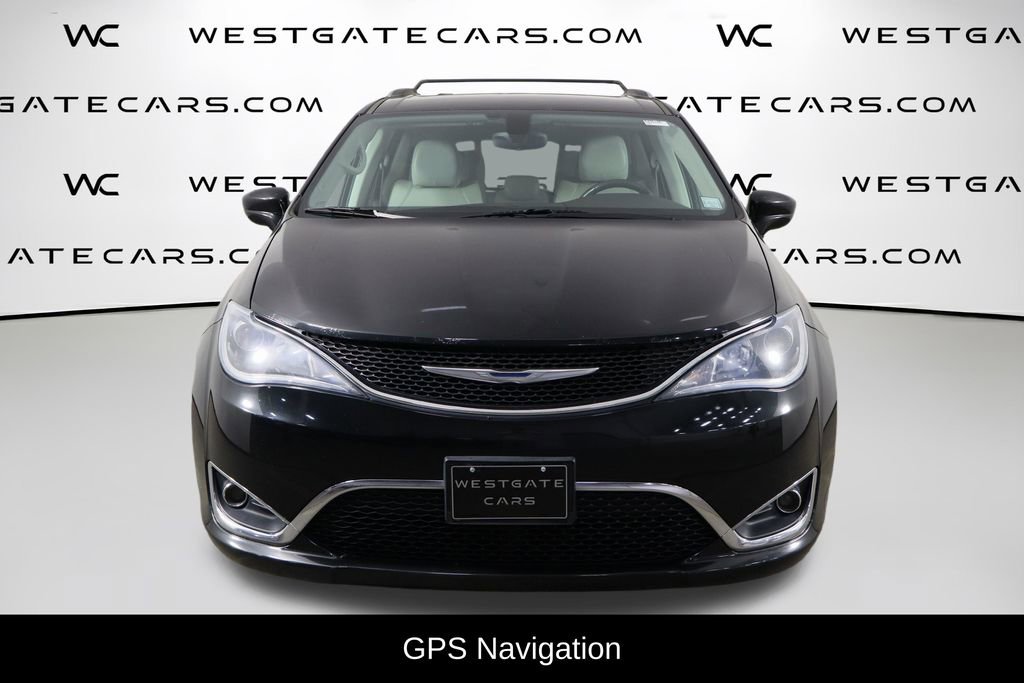 Used 2018 Chrysler Pacifica Touring-L image 2