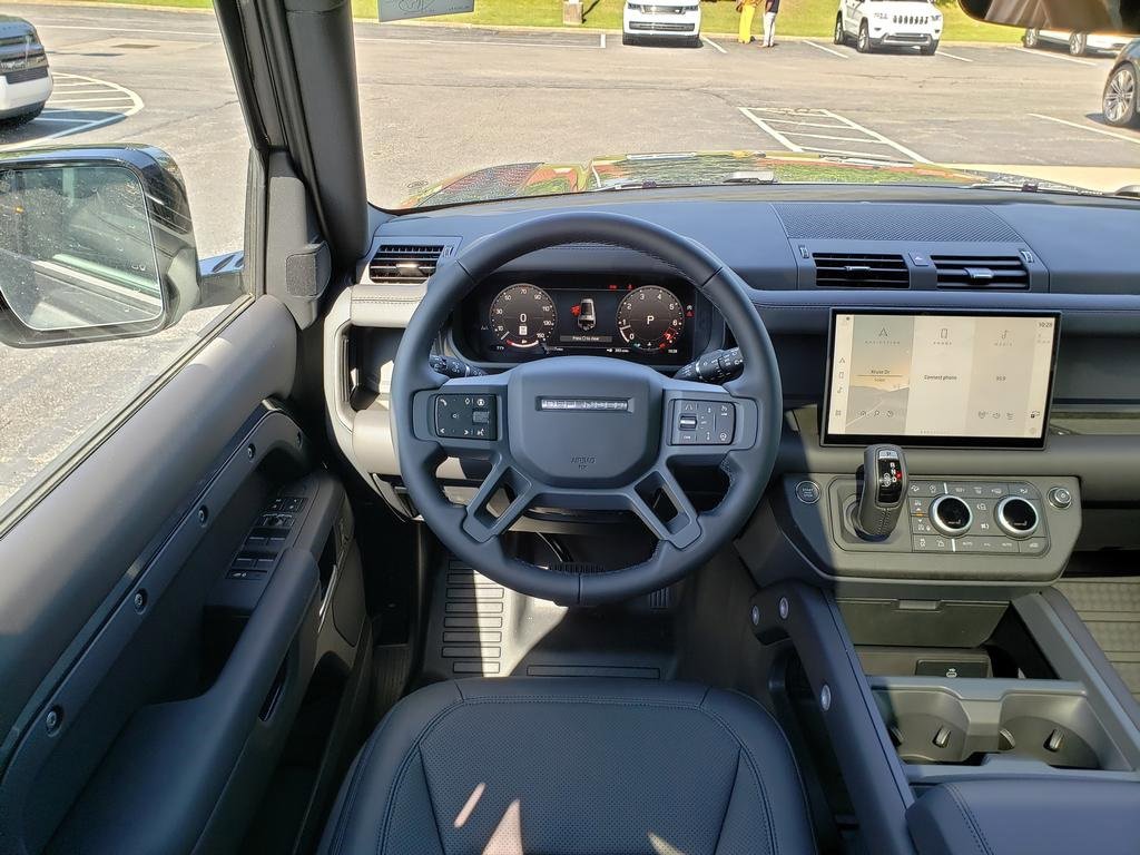 New 2025 Land Rover Defender 130 X-Dynamic SE image 14