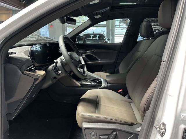 Used 2025 Audi Q5 Premium w/ 19" Wheel Package AWD/4WD image 11