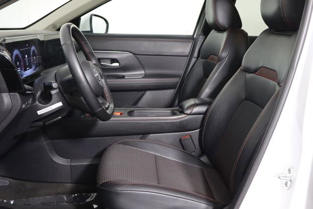 Used 2025 Nissan Kicks SR FWD image 16