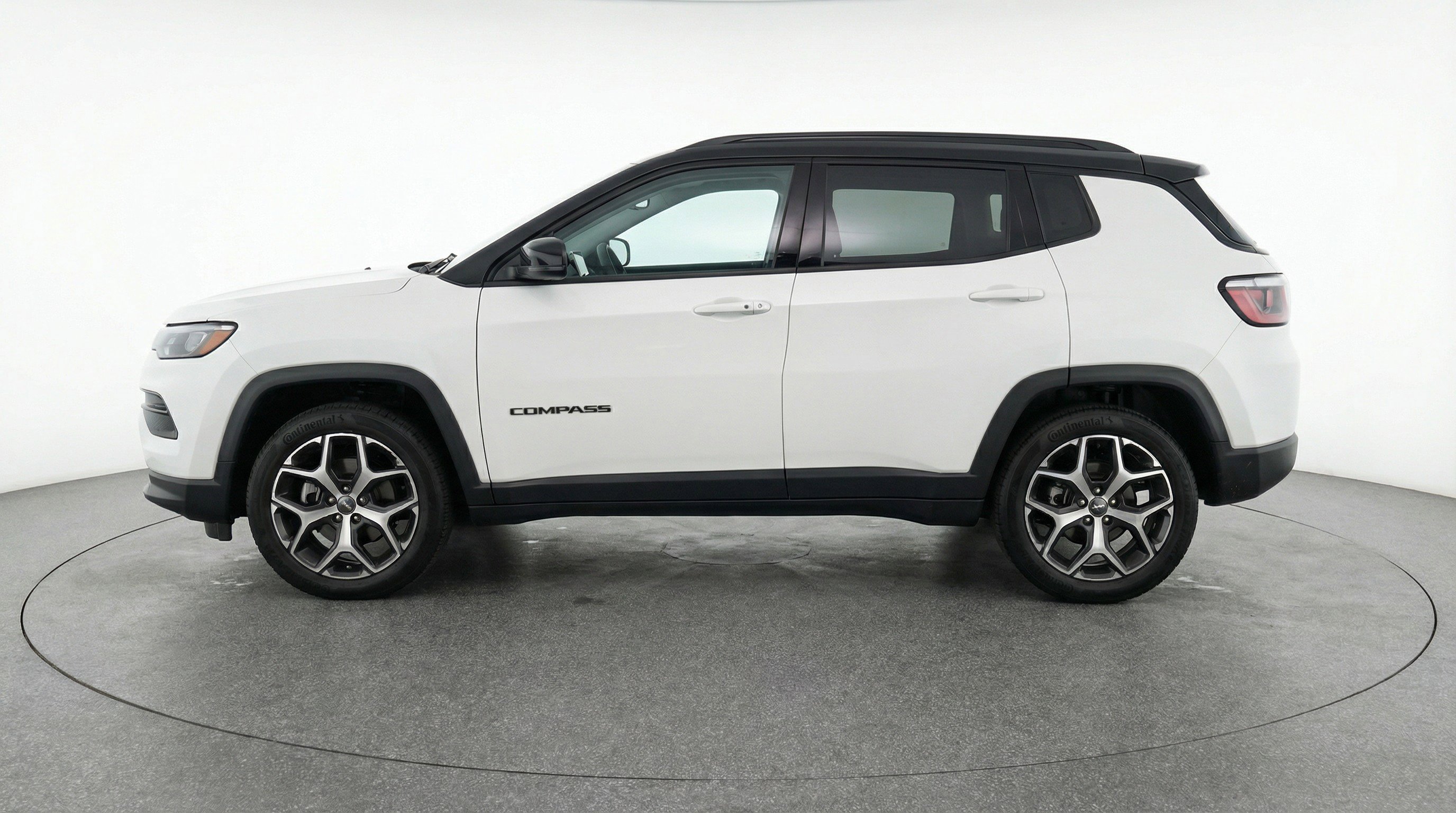 Used 2025 Jeep Compass Limited image 5