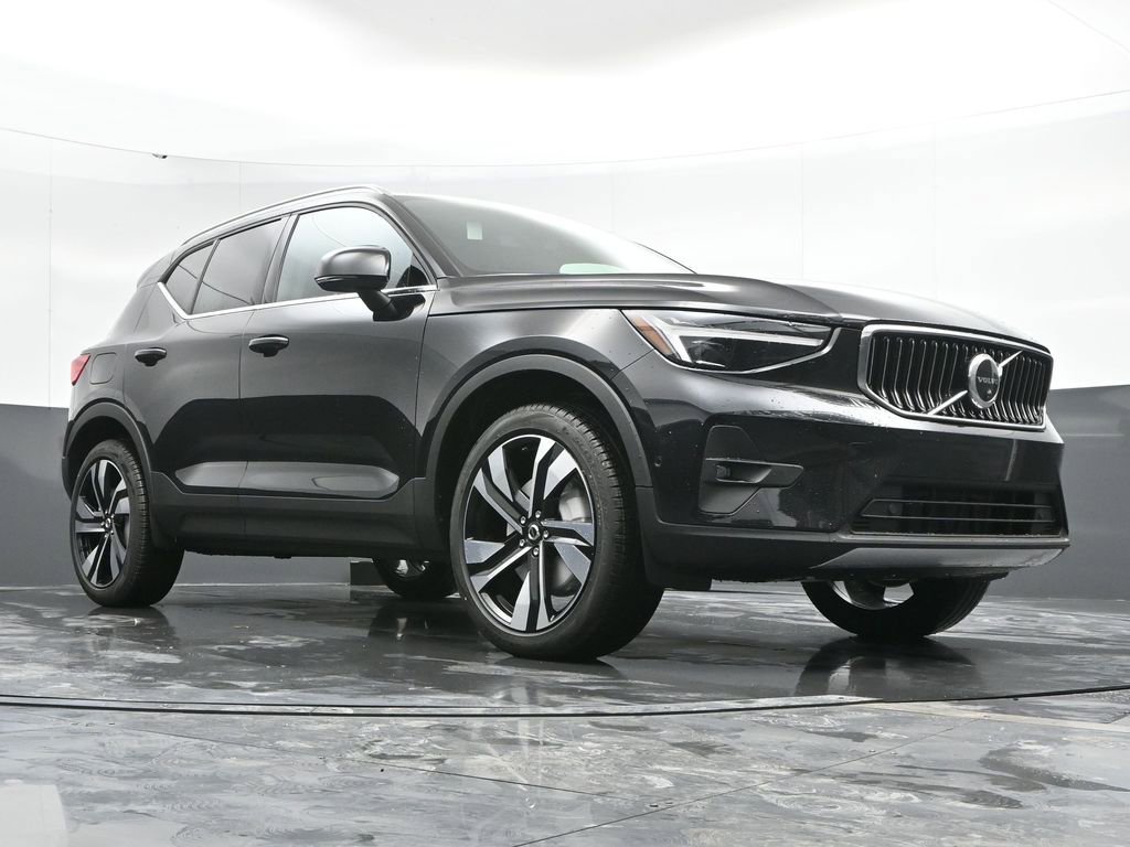 New 2025 Volvo XC40 B5 Ultra w/ Climate Package image 40