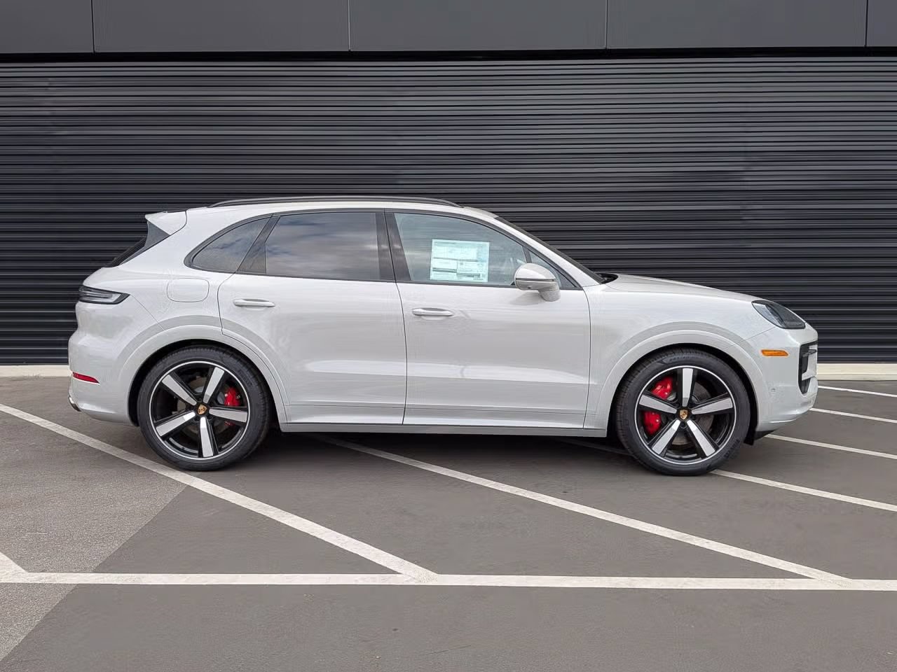 Certified 2025 Porsche Cayenne S AWD/4WD image 8