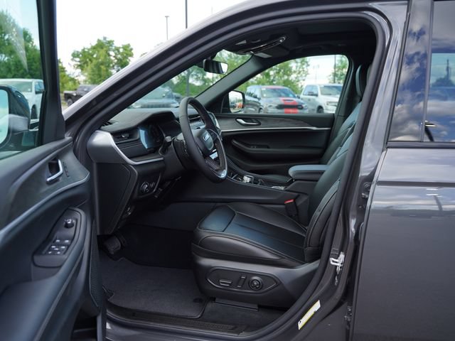 New 2026 Jeep Grand Cherokee L Limited w/ Limited Altitude Package AWD/4WD image 12