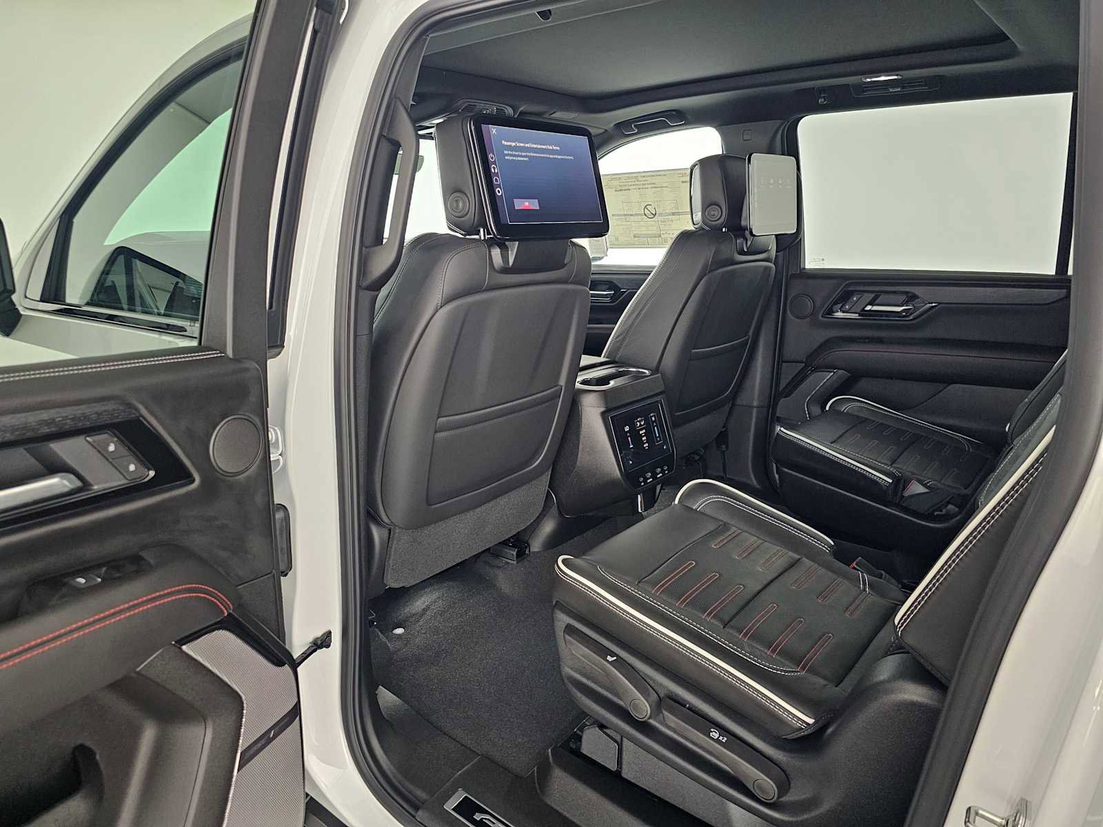 New 2026 GMC Yukon XL AT4 Ultimate AWD/4WD image 18