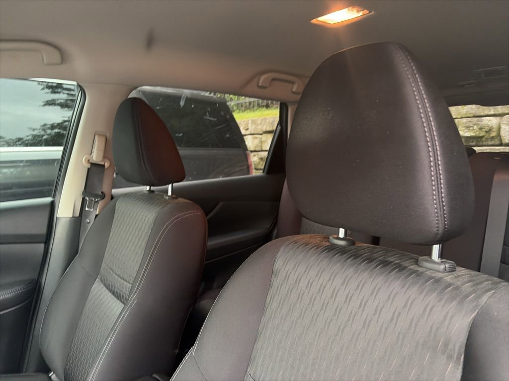 Used 2018 Nissan Rogue SV AWD/4WD image 22
