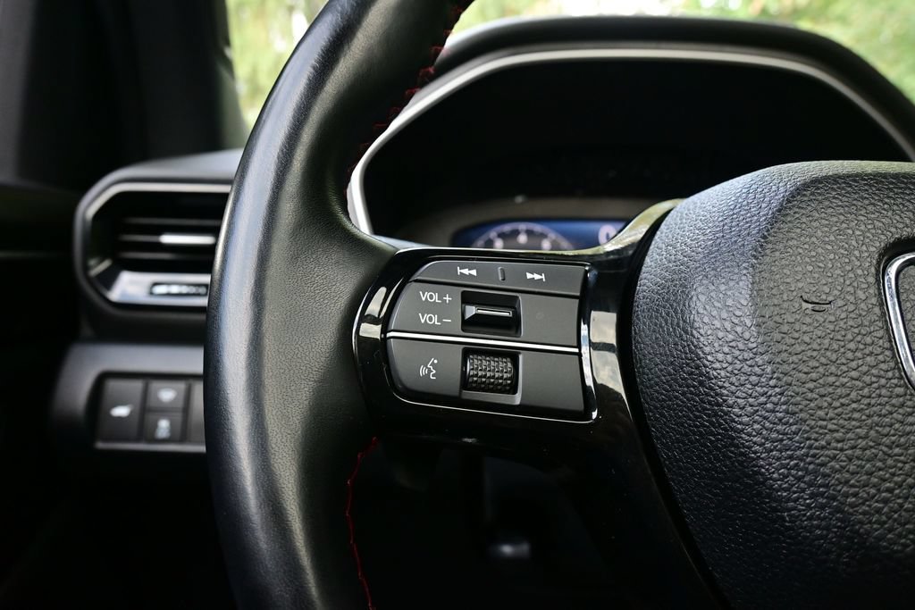 Certified 2025 Honda Pilot Black Edition image 38