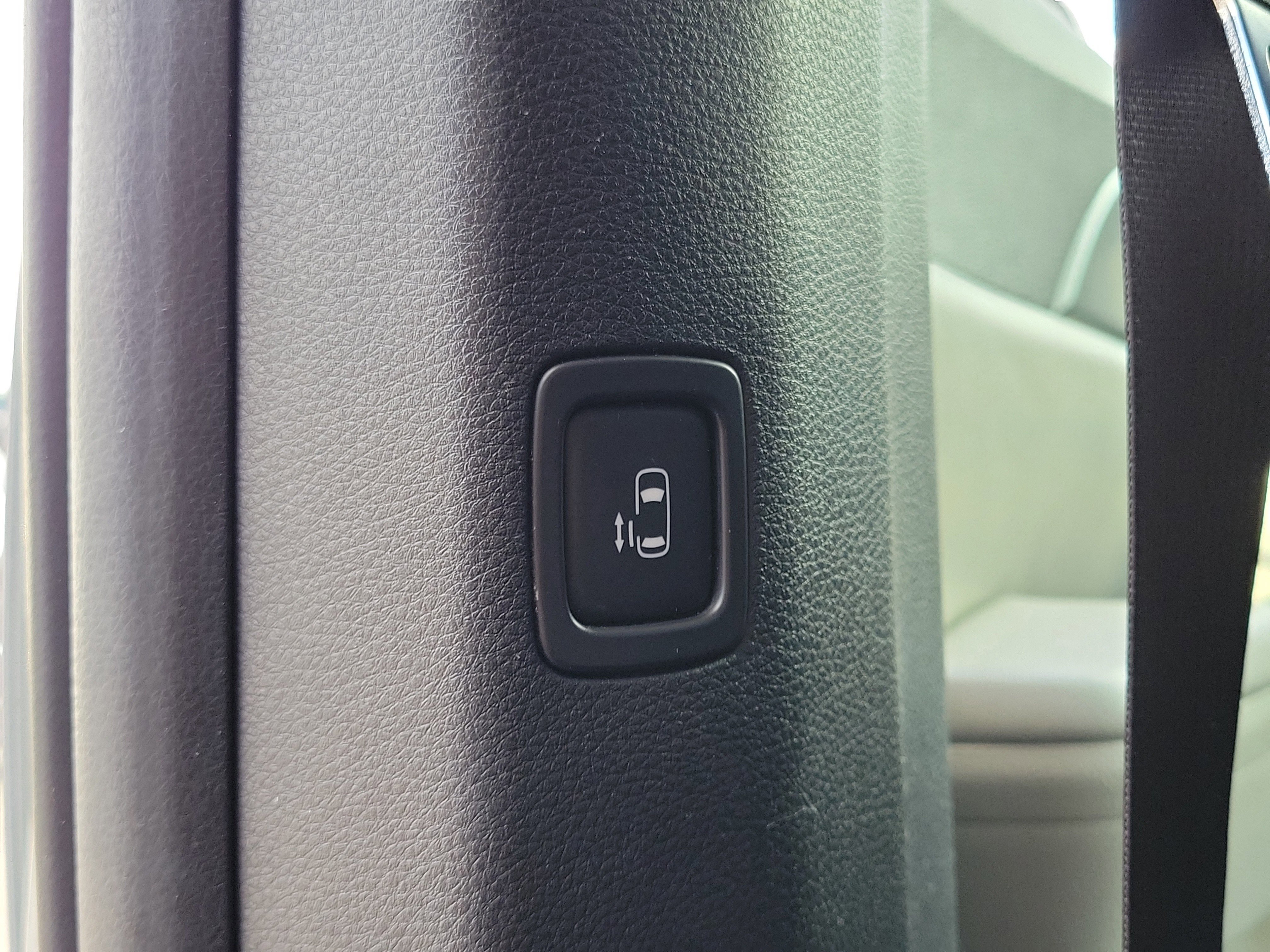 Used 2022 Kia Carnival LX image 14