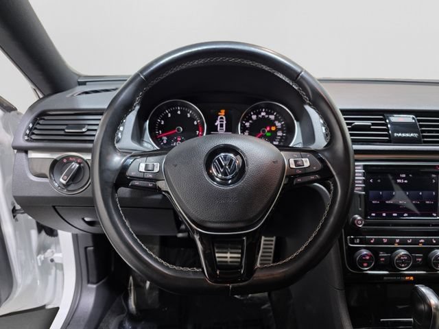 Used 2018 Volkswagen Passat 3.6 FWD image 15