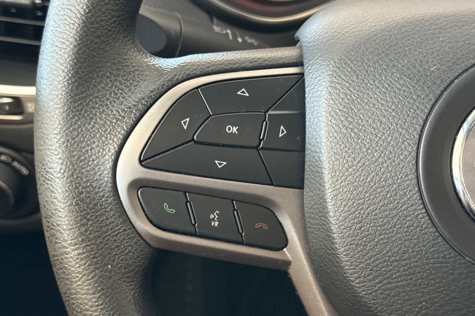 Used 2019 Jeep Cherokee Latitude w/ Popular Appearance Group AWD/4WD image 24