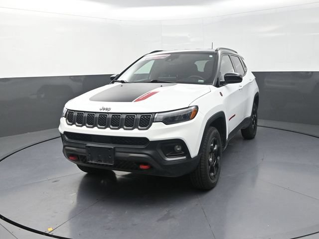 Used 2023 Jeep Compass Trailhawk w/ Trailhawk Convenience Group AWD/4WD image 5