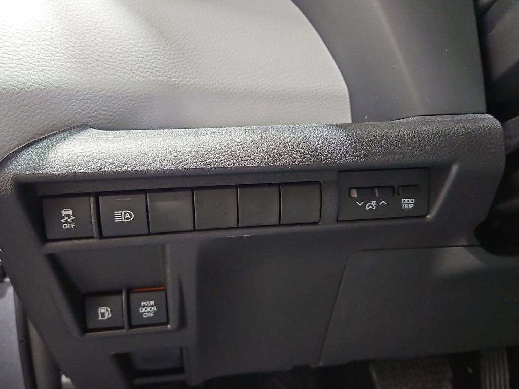 New 2026 Toyota Sienna XLE image 13