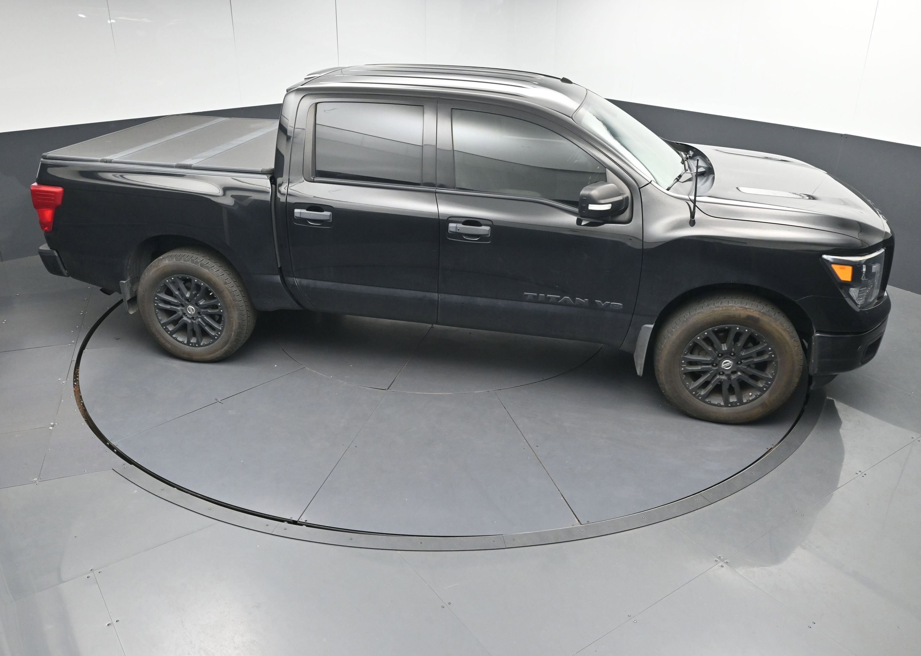 Used 2019 Nissan Titan SV w/ SV Convenience Package image 32