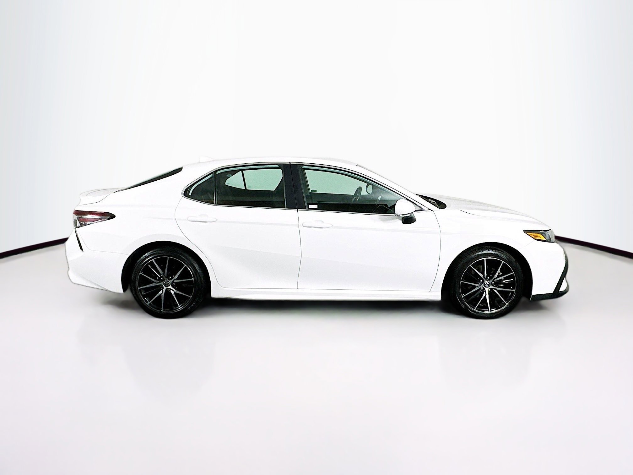 Used 2024 Toyota Camry SE image 10