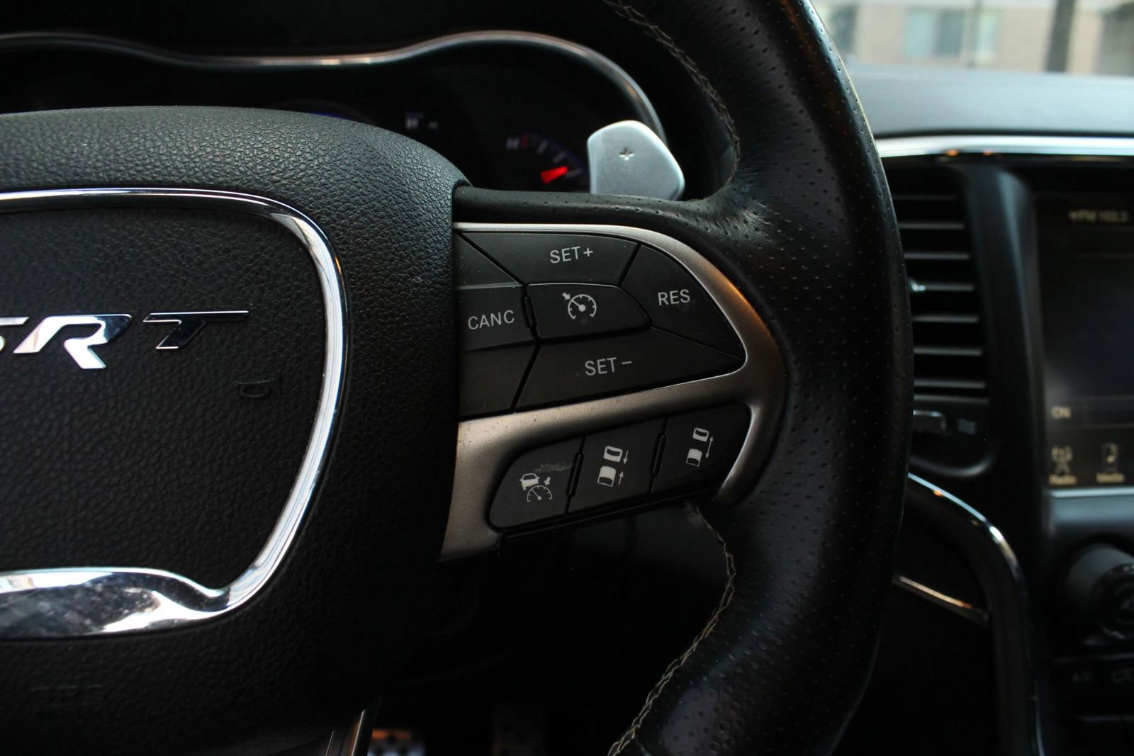 Used 2017 Jeep Grand Cherokee SRT AWD/4WD image 31