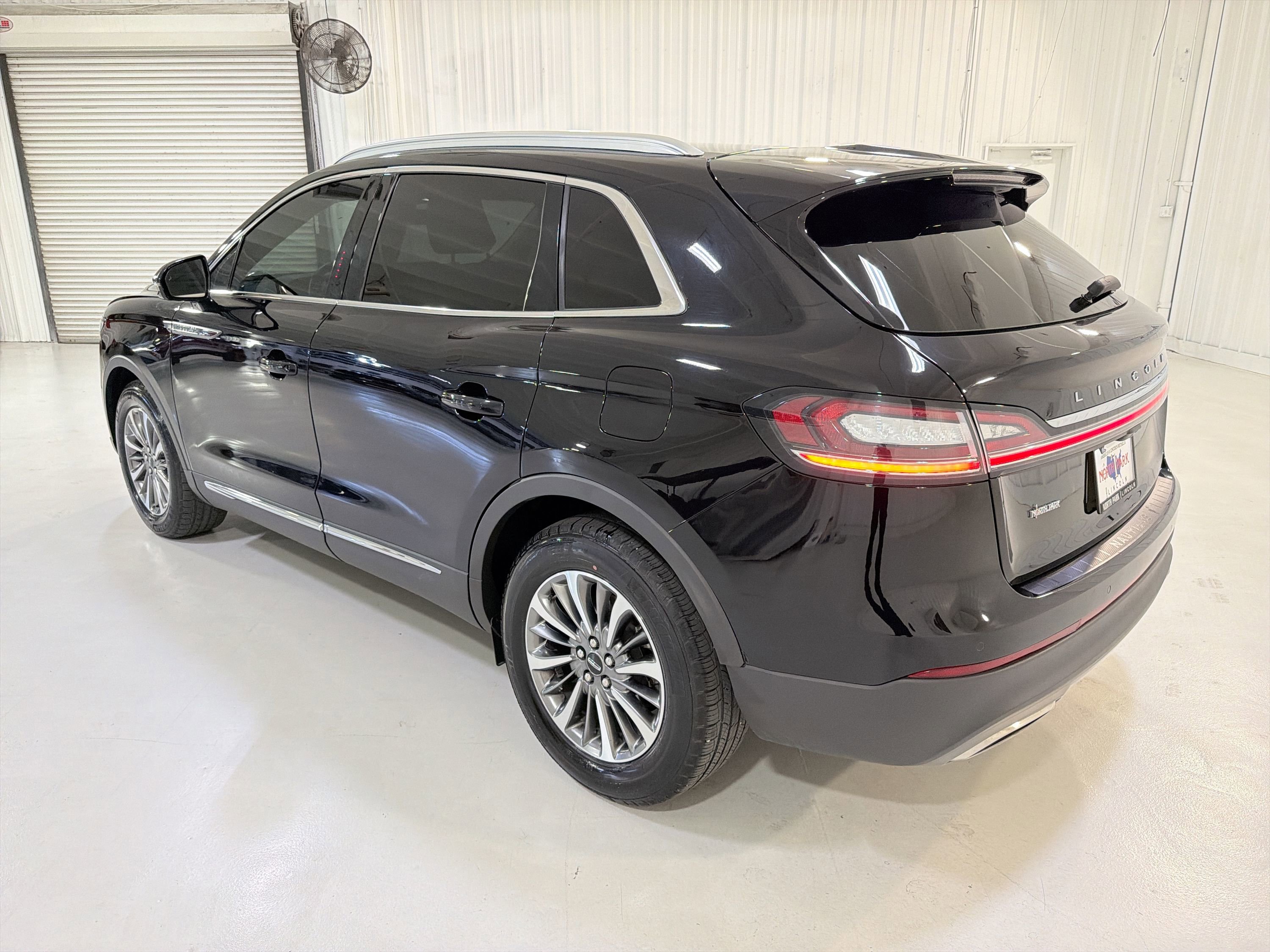 Used 2023 Lincoln Nautilus FWD w/ Premium Package image 25