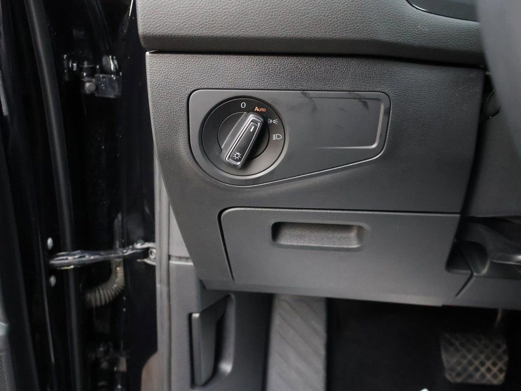 Used 2022 Volkswagen Tiguan SE image 35