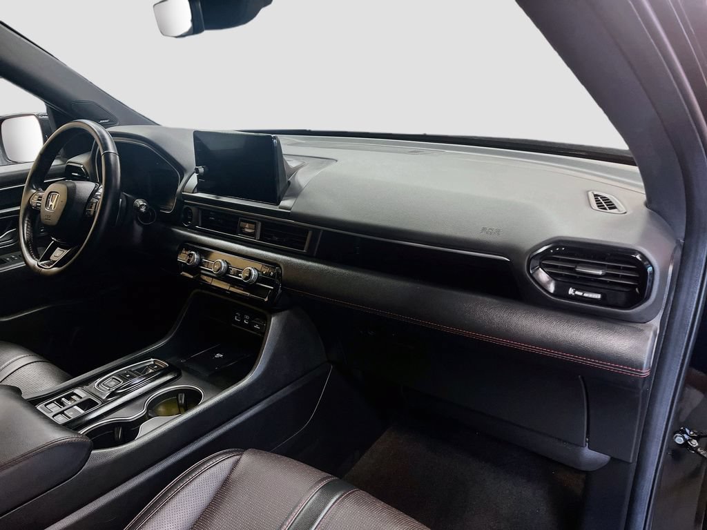 Used 2025 Honda Pilot Black Edition image 32