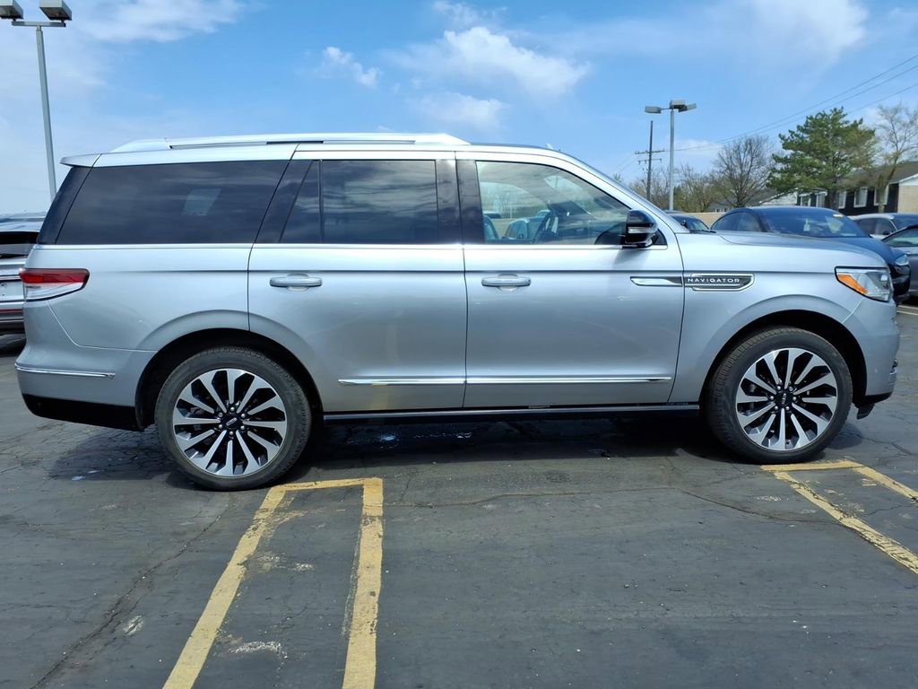 Used 2022 Lincoln Navigator Reserve AWD/4WD image 8