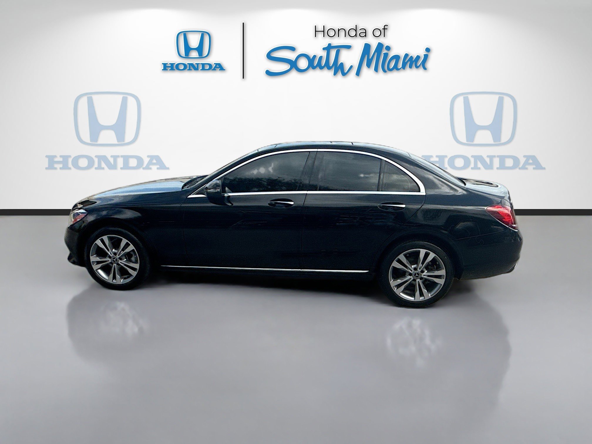 Used 2020 Mercedes-Benz C 300 4MATIC Sedan w/ Premium Package image 4