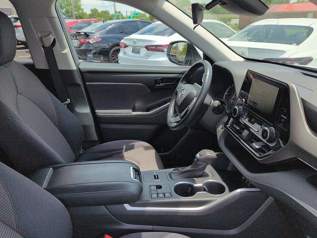 Used 2023 Toyota Highlander LE FWD image 10