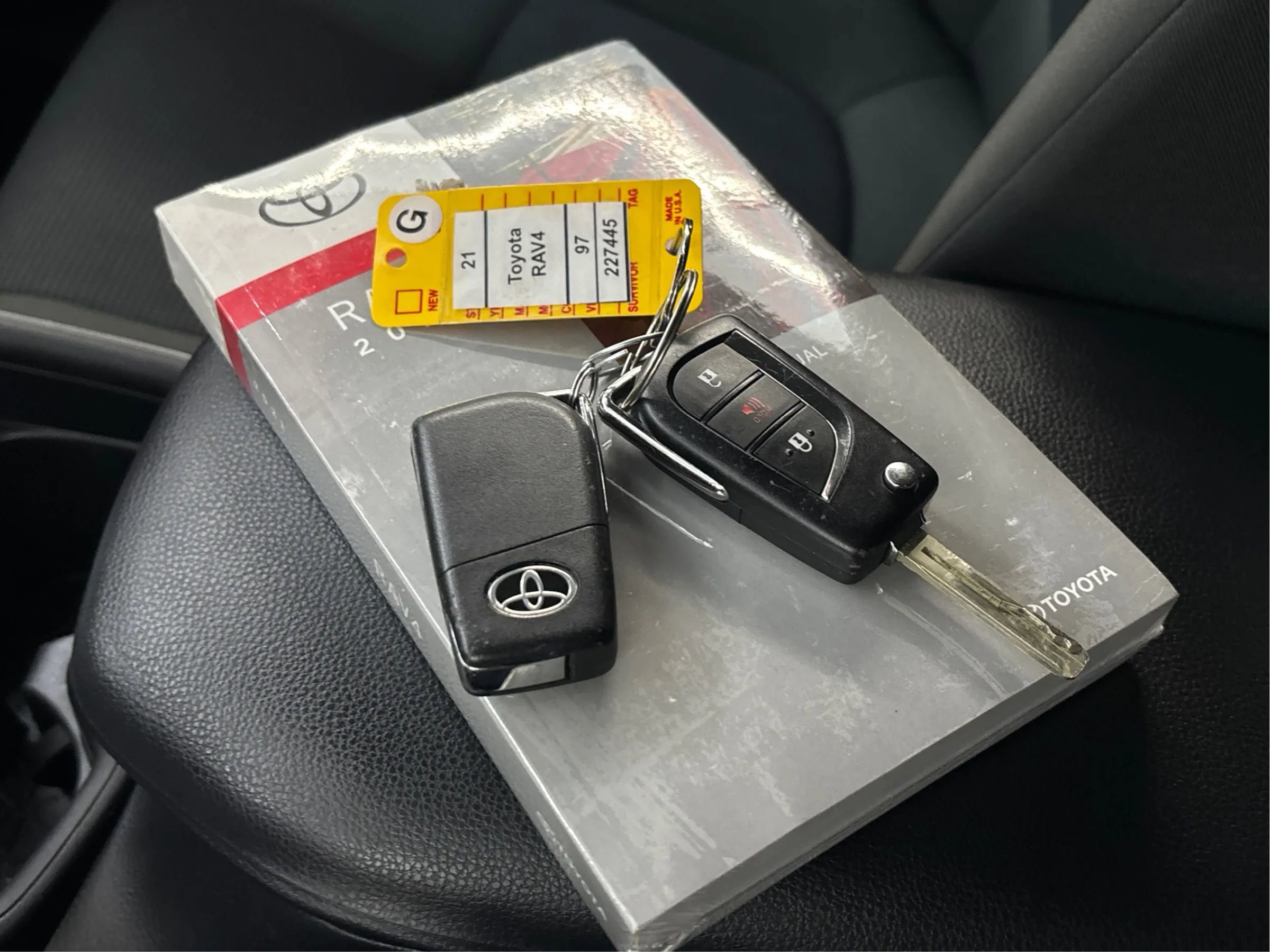 Used 2021 Toyota RAV4 LE image 40