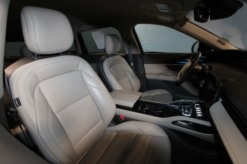 Used 2025 Lincoln Nautilus Premier image 25