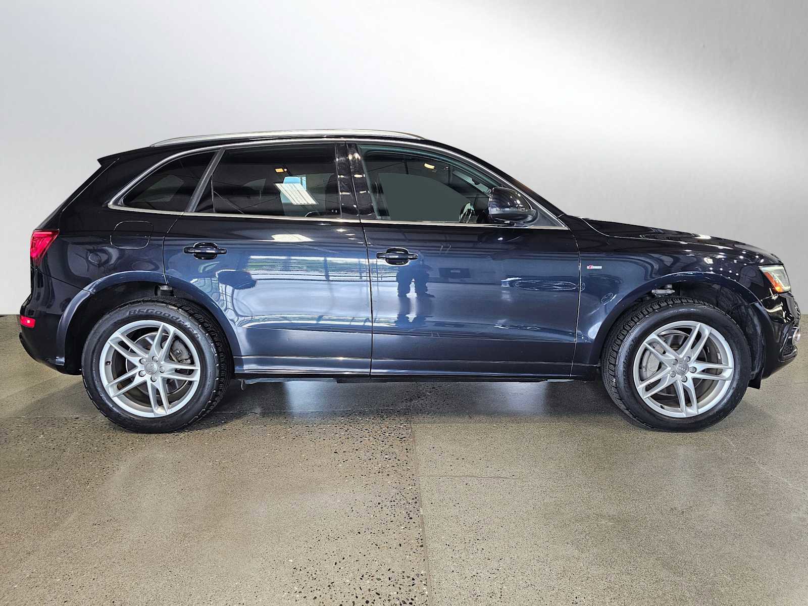 Used 2013 Audi Q5 3.0T Premium Plus w/ Audi MMI Navigation Plus Pkg AWD/4WD image 2
