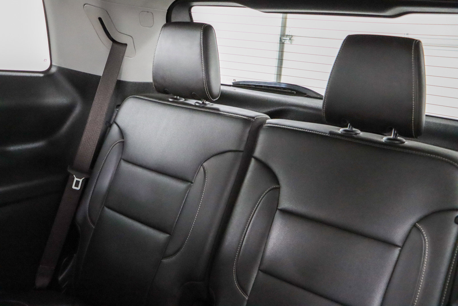 Used 2023 GMC Acadia SLT FWD image 26