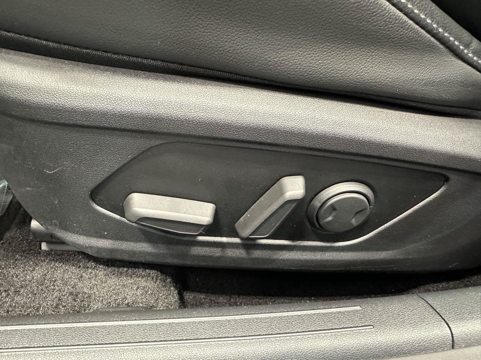 Certified 2023 Hyundai Elantra Limited FWD image 17
