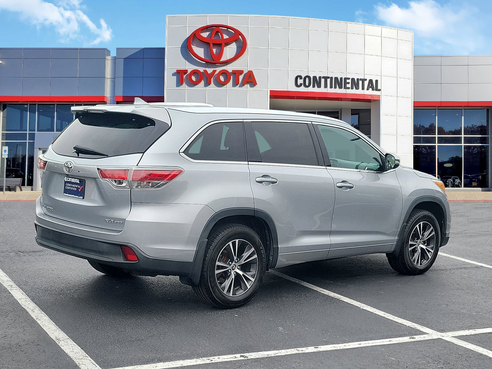 Used 2016 Toyota Highlander XLE AWD/4WD image 5