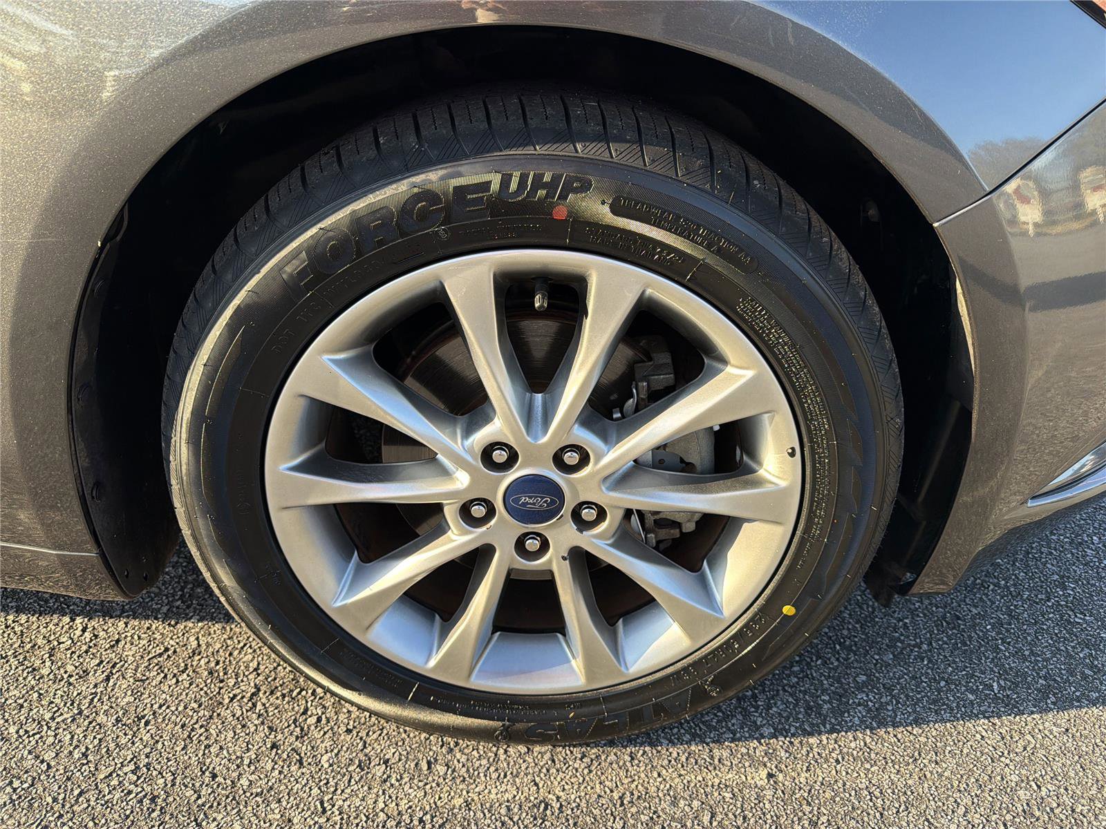 Used 2017 Ford Fusion SE w/ Fusion SE Technology Package image 10