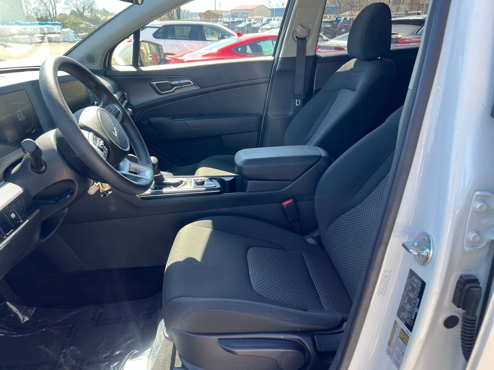 Used 2025 Kia Sportage LX image 25