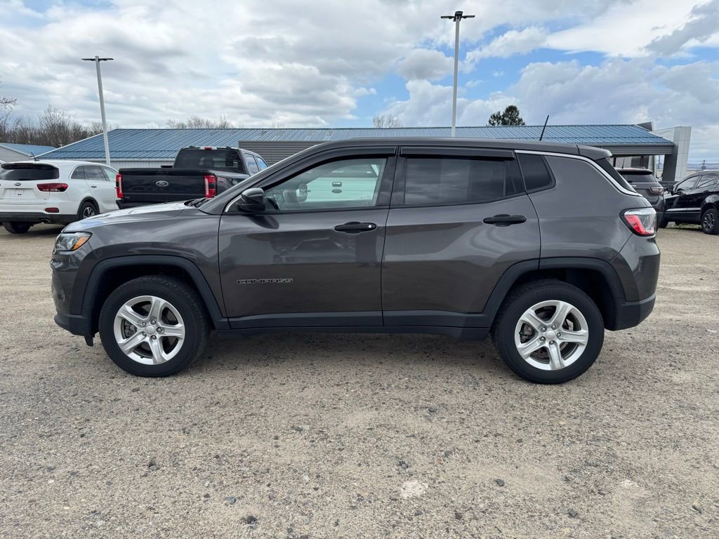 Used 2023 Jeep Compass Sport image 2