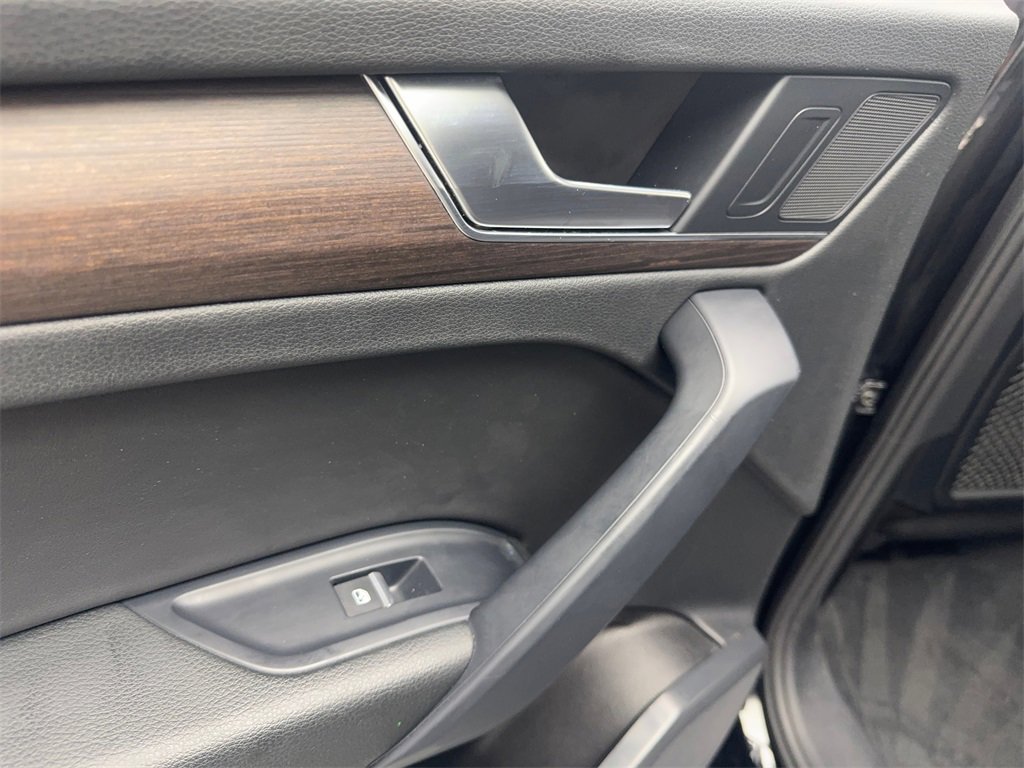 Used 2022 Audi Q5 2.0T Premium w/ Convenience Package image 39