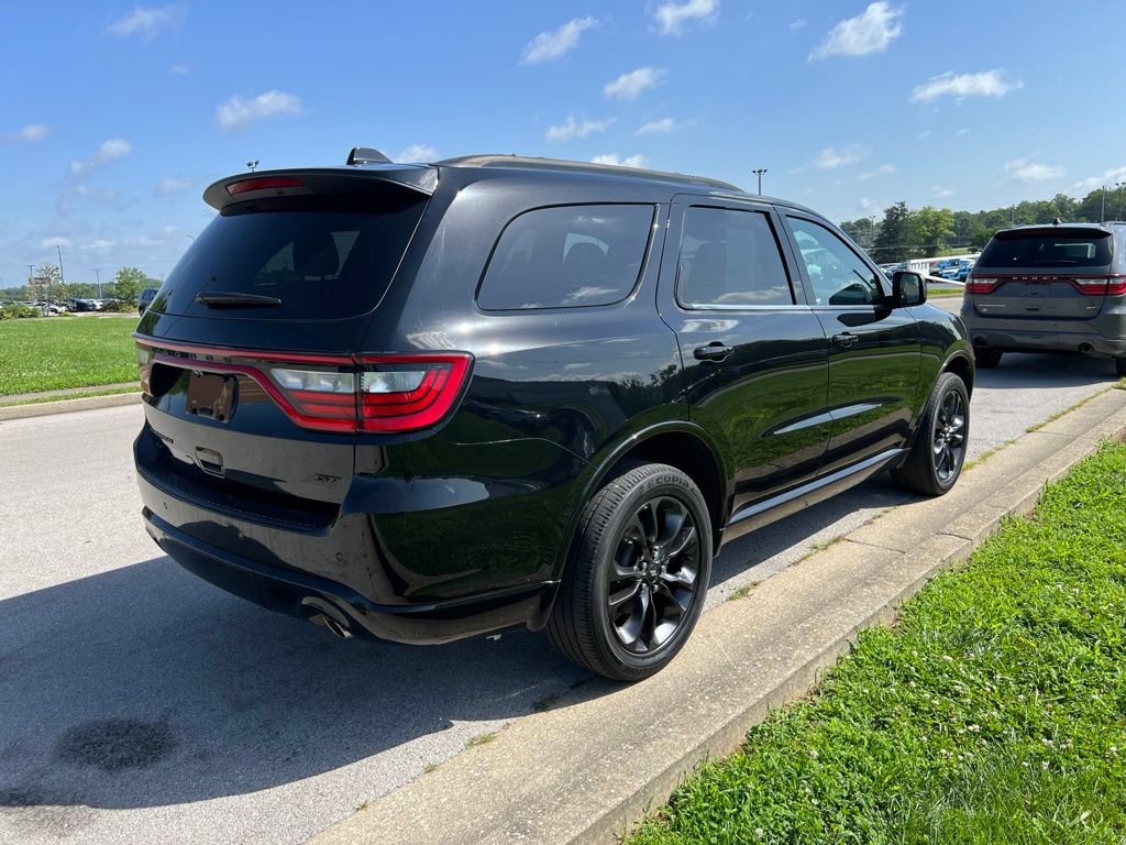 Used 2023 Dodge Durango GT w/ Blacktop Package AWD/4WD image 3