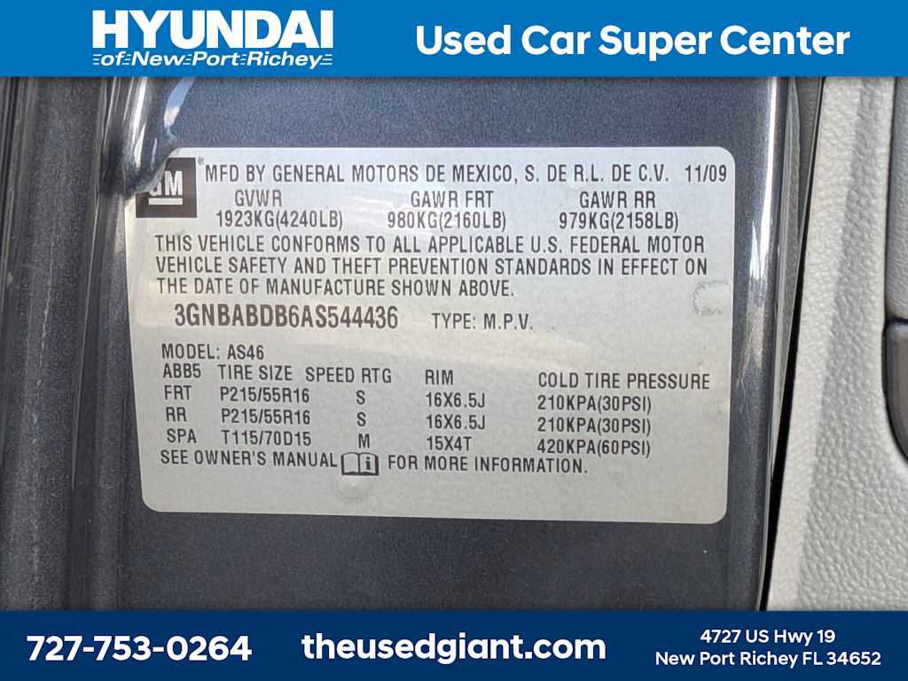 Used 2010 Chevrolet HHR LT FWD image 33