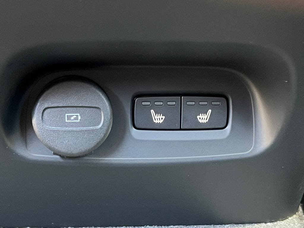 Used 2023 Volvo XC40 B5 Ultimate w/ Climate Package AWD/4WD image 39
