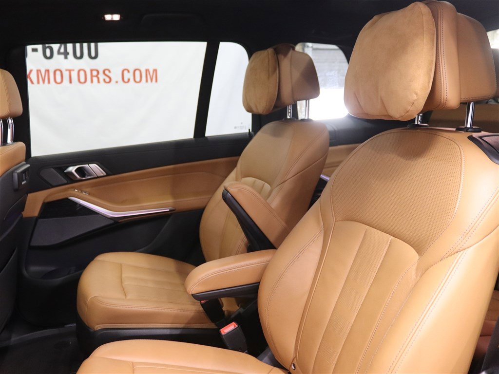 Used 2021 BMW X7 M50i image 12