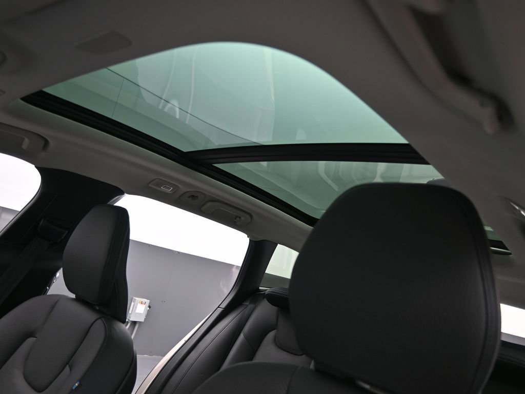 New 2026 Volvo V60 B5 Cross Country Plus w/ Protection Package Premier image 25