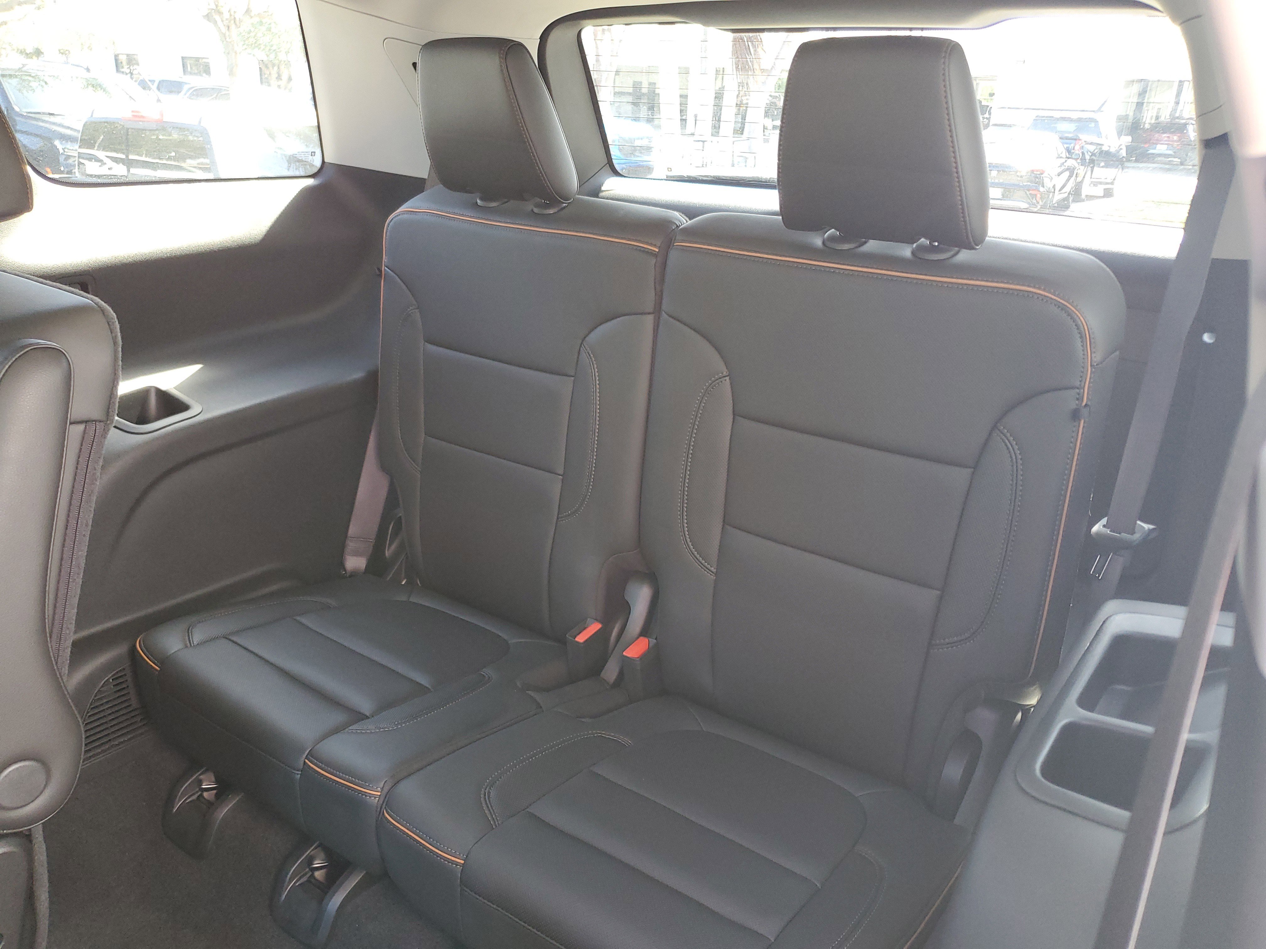 Used 2023 GMC Acadia AT4 w/ Technology Package image 13