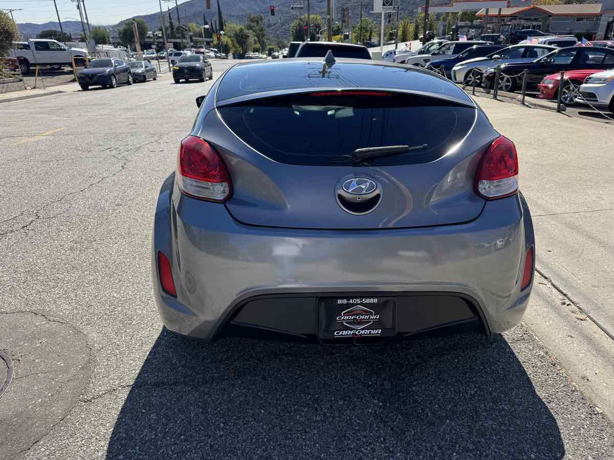 Used 2017 Hyundai Veloster image 5