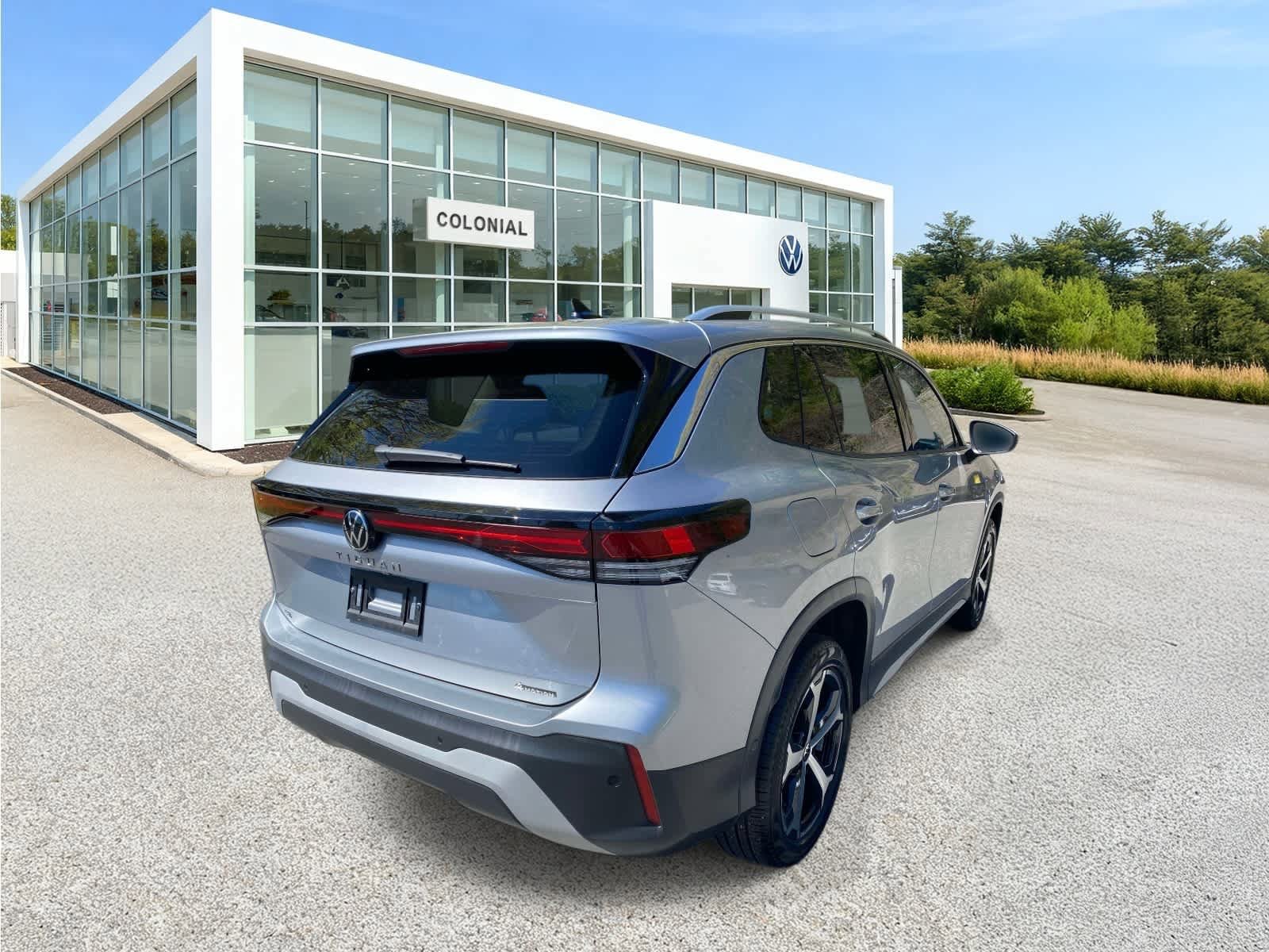 Certified 2025 Volkswagen Tiguan SE AWD/4WD image 5