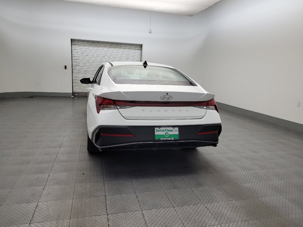 Used 2024 Hyundai Elantra SE FWD image 6