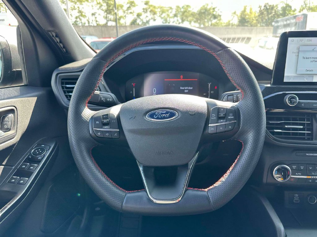Used 2025 Ford Escape ST-Line Select AWD/4WD image 14