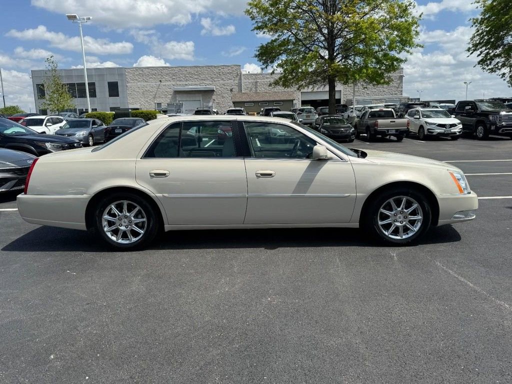 Used 2010 Cadillac DTS Luxury FWD image 2